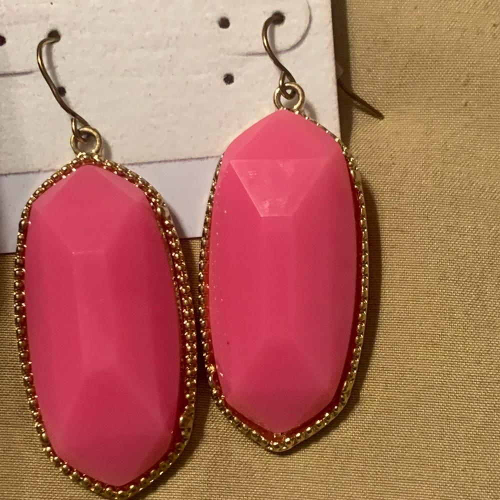 Cute earrings 💕💕💕💕💕